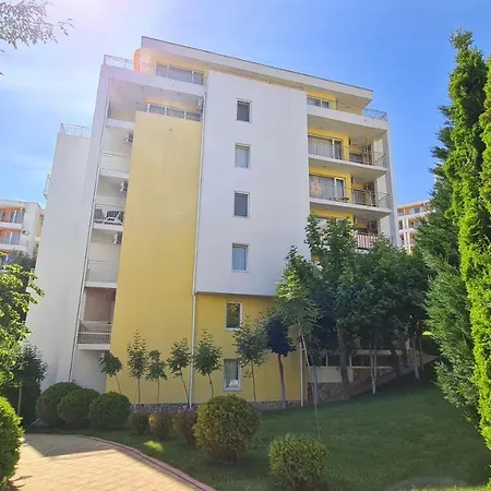 Lavender Crown Club Daire